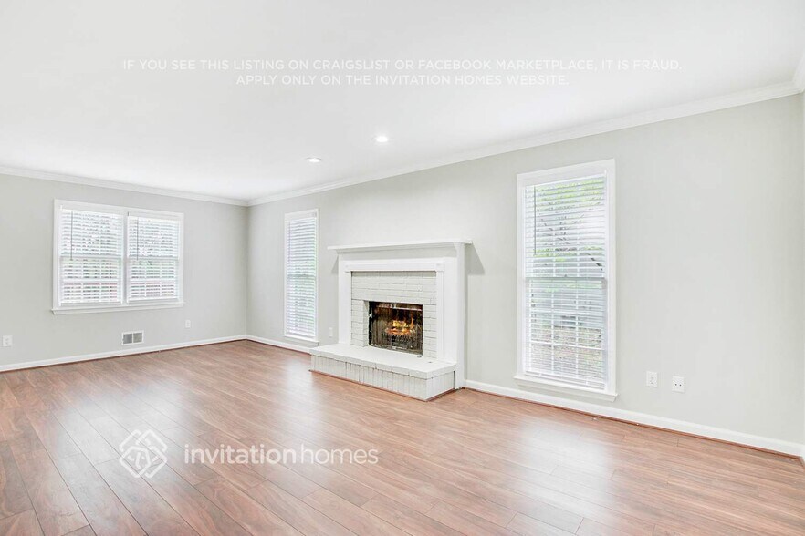 Building Photo - 2774 Douglas Ct