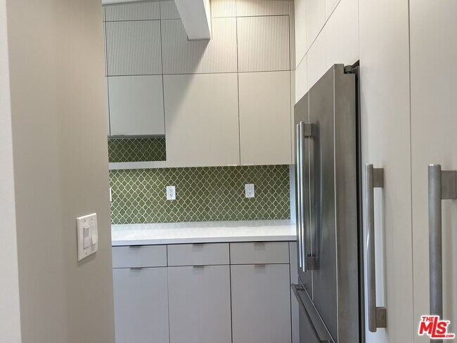 Building Photo - 2243 Silver Ridge Ave