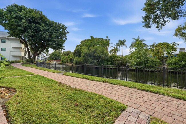 Building Photo - 600 Neapolitan Way