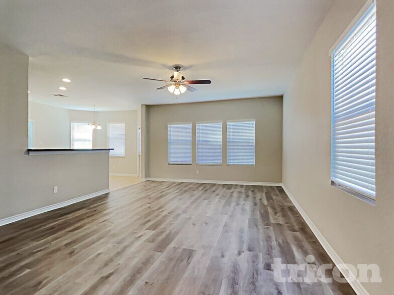 Building Photo - 1819 Mobeetie Tr