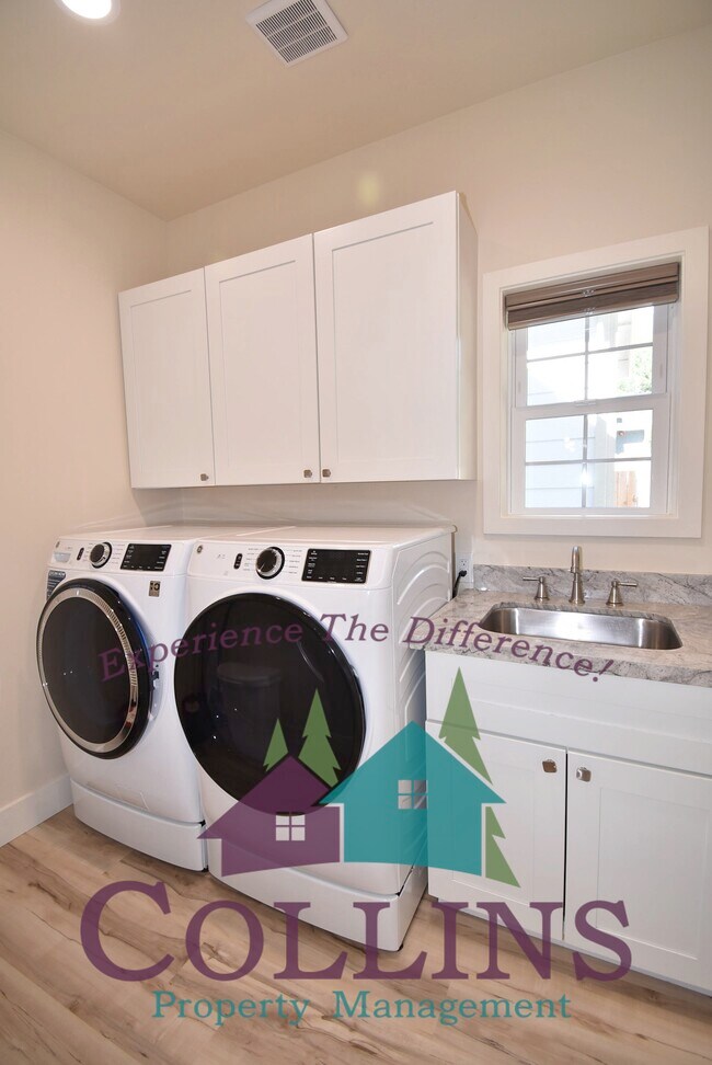 Building Photo - 215 Pello Ln