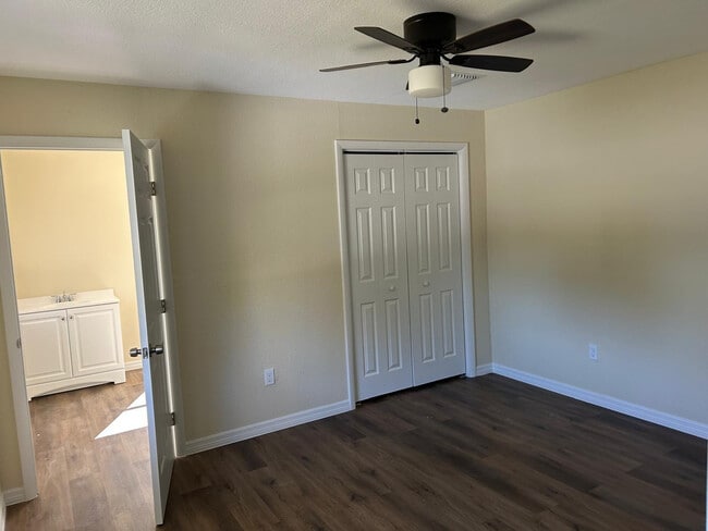 Building Photo - 371 Banyan Ave