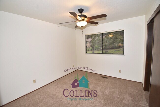Building Photo - 2045 Ross Dr