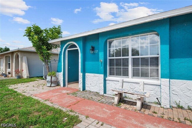 Building Photo - 3402 Santa Barbara Blvd S