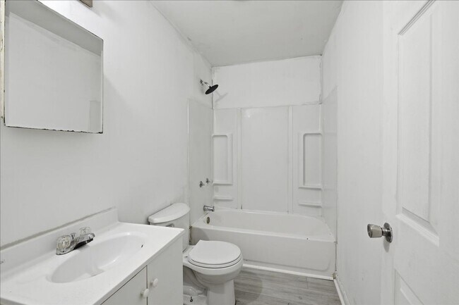 Building Photo - 2828 N Gale St