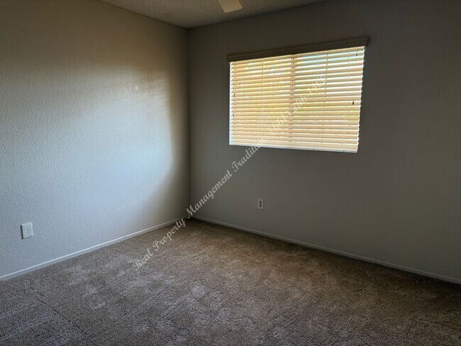 Building Photo - *** Please call us @ 661-266-1400 for info...