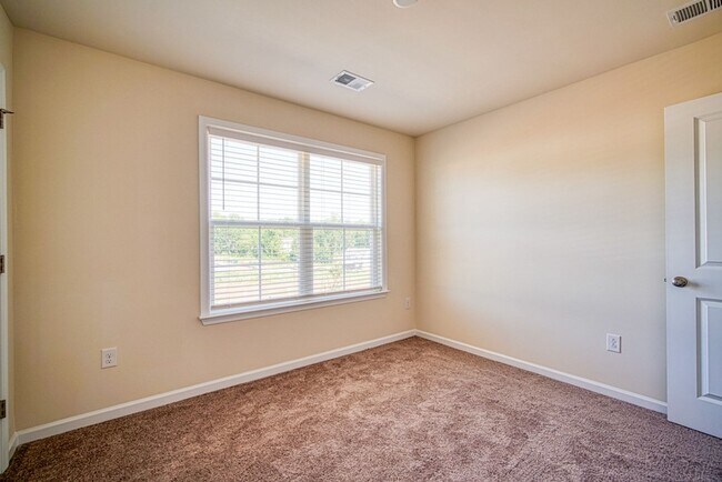 Building Photo - 580 Millsgate Cir