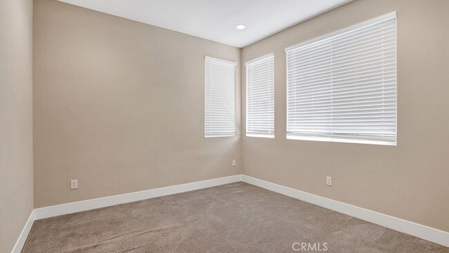 Building Photo - 165 Tenor