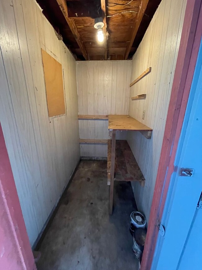 Building Photo - Completely Updated 2 Bdrm Home