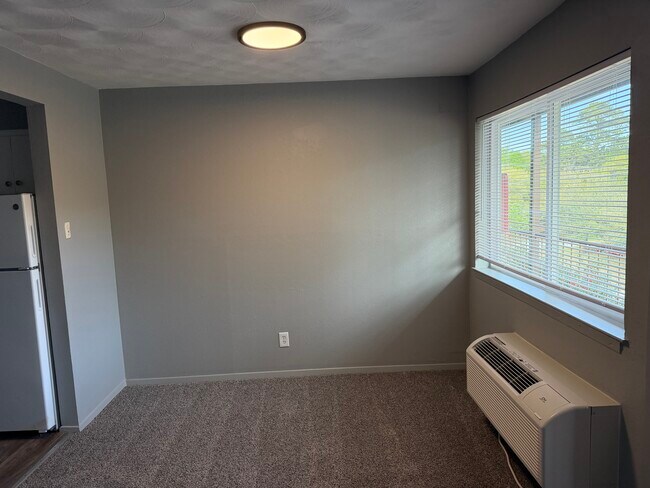 Building Photo - Pine Street Terrace