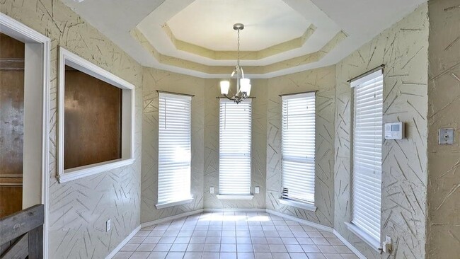 Building Photo - 5273 Sherbrooke Ln