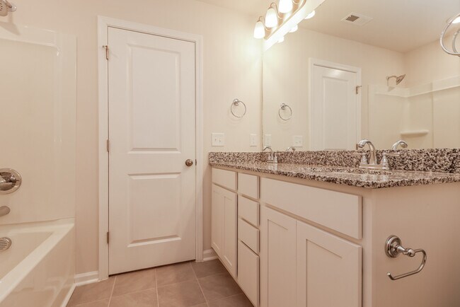 Building Photo - Spacious 4-Bedroom Home in Graniteville, SC