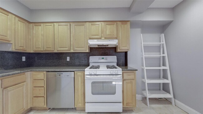 Building Photo - 83-71 116th St
