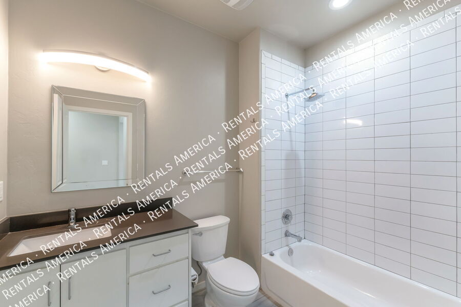 Building Photo - 922 S Fremont Ave