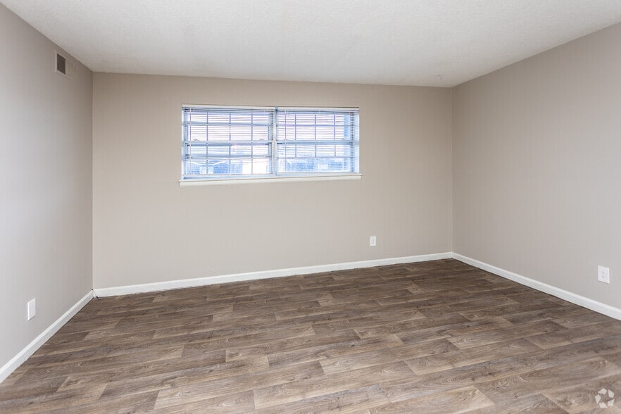 2BR, 1BA - 750 SF - The Avenues At East Moline