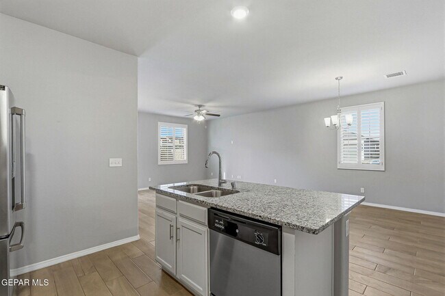 Building Photo - 12365 Desert Vista Ave