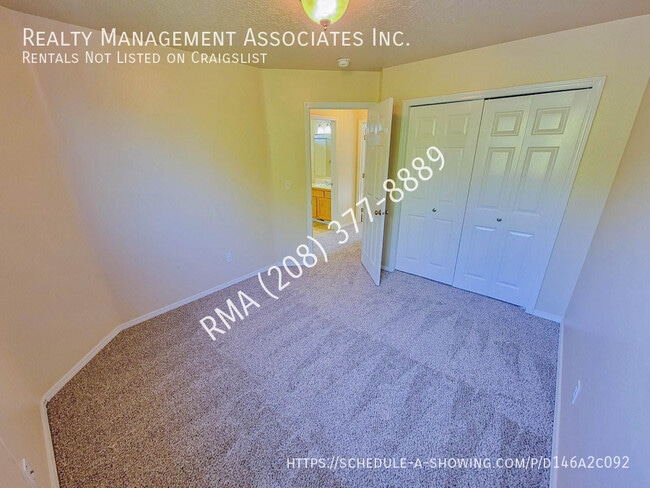 Building Photo - 569 E Heritage Park St