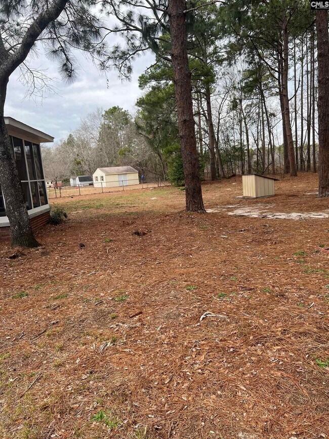 Building Photo - 1136 W Fairhill Dr