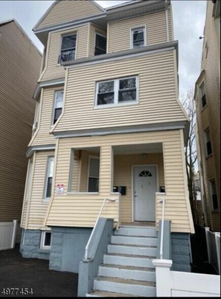 Exterior - 209 N 15th St