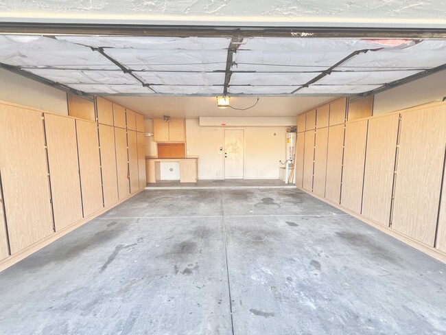 Building Photo - 2560 N Lindsay Rd