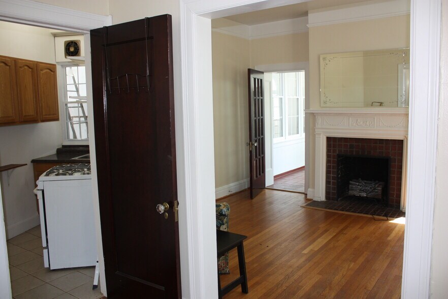 Building Photo - 3409 Greenway