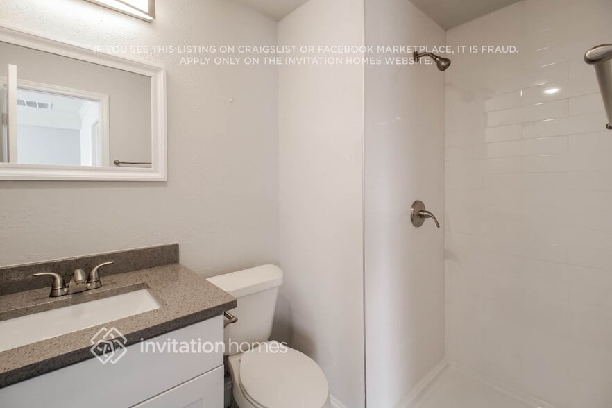 Building Photo - 403 E Standifer St