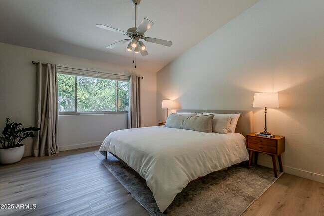 Building Photo - 4730 E Desert Cactus St