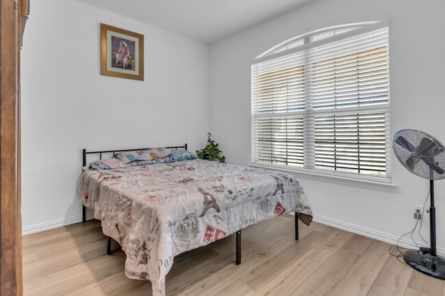 Building Photo - 14789 Mainstay Way