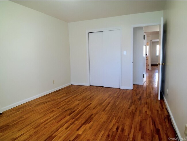 Building Photo - 1465 Burke Ave