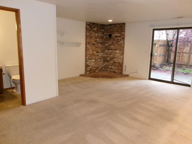 Building Photo - 2 Bedroom Condo