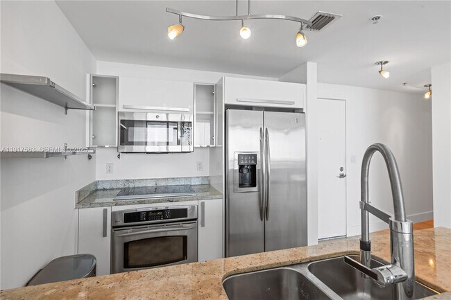 Building Photo - 601 NE 36th St