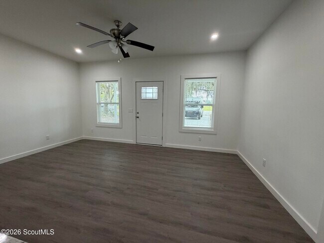 Building Photo - 656 Ridge Rd