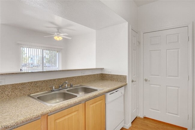 Building Photo - 6955 N Durango Dr