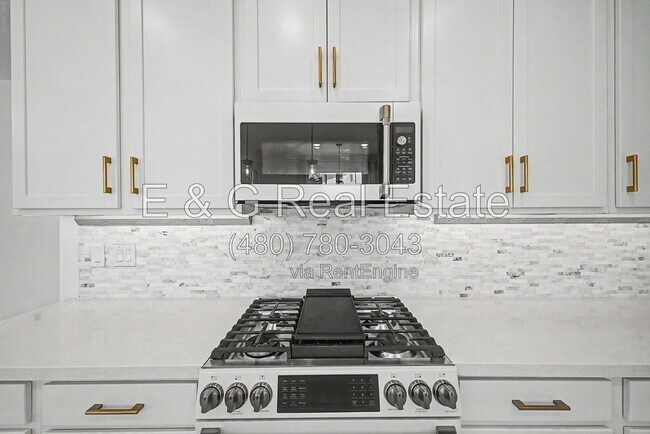 Building Photo - 2771 S Chippewa Dr