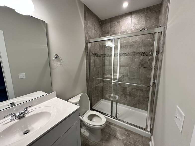 Building Photo - 16042 Roscoe Ln