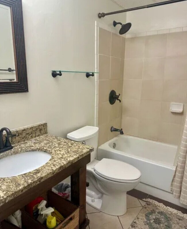 Building Photo - Upgraded 1 bedroom unit- Walking distance to campus!