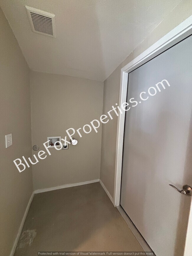 Building Photo - 2641 N Fontana Ave