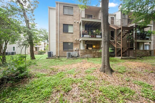 Building Photo - 3500 Tangle Brush Dr