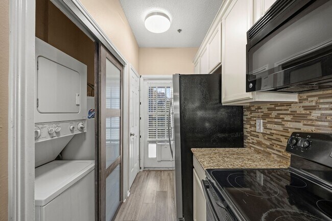 Building Photo - 4800 W Lovers Ln