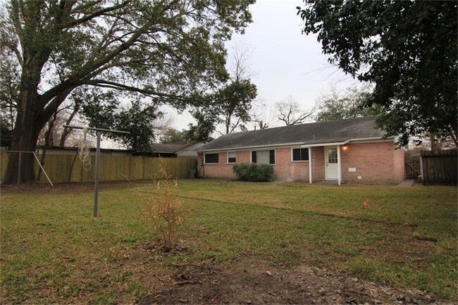 Building Photo - 8526 Friendship Rd