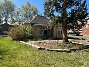 Building Photo - Charming 2-Bedroom Home Downtown - Availab...
