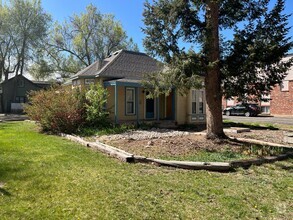 Building Photo - Charming 2-Bedroom Home Downtown Available...