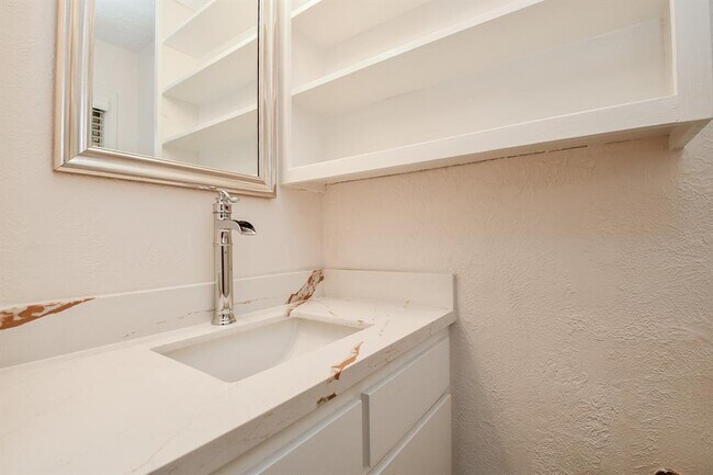 Building Photo - 7602 Turquoise Ln