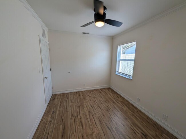 Building Photo - 1629 NW 5th Ave