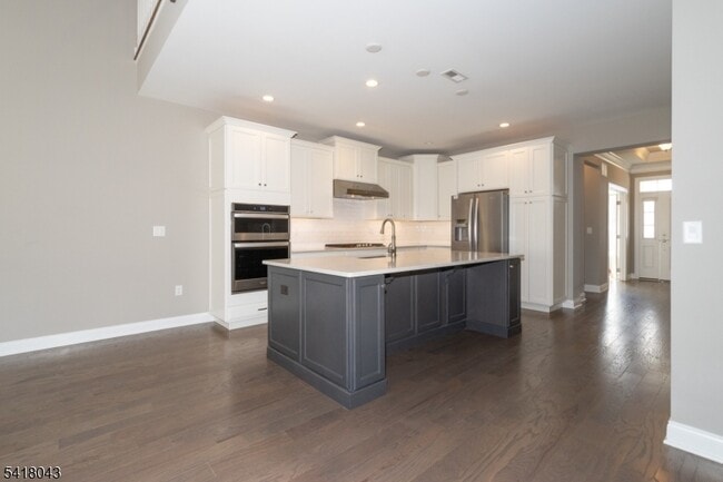 Building Photo - 76 Van Cleef Dr