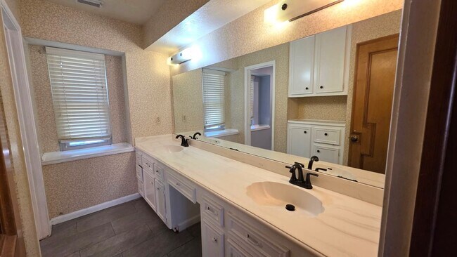 Building Photo - 7510 Creek Glen Dr