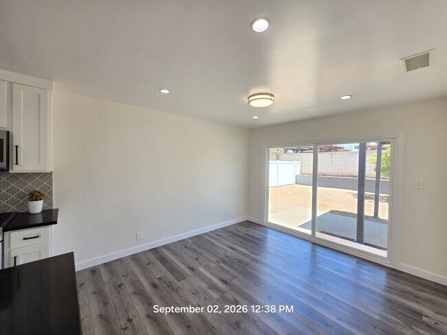 Building Photo - 858 N Darfield Ave