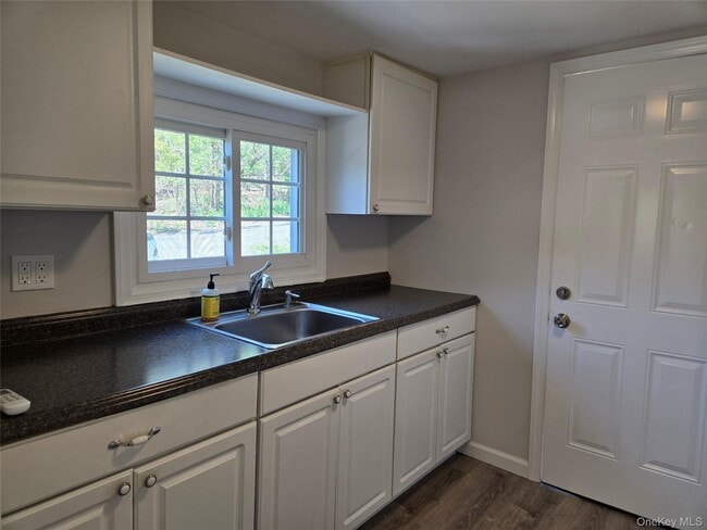 Building Photo - 4 Private Rd