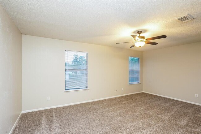 Building Photo - 8010 Goldengrove Dr