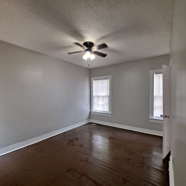 Building Photo - 3176 Lyndale Ave